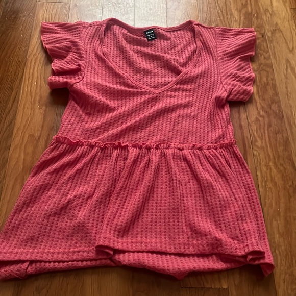 Women’s Top - Picture 1 of 4